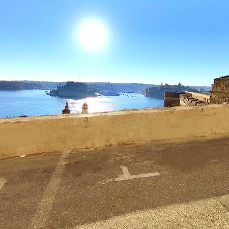 Oasis 22 Savynomad Harbour Residences Wow Views バレッタ エクステリア 写真
