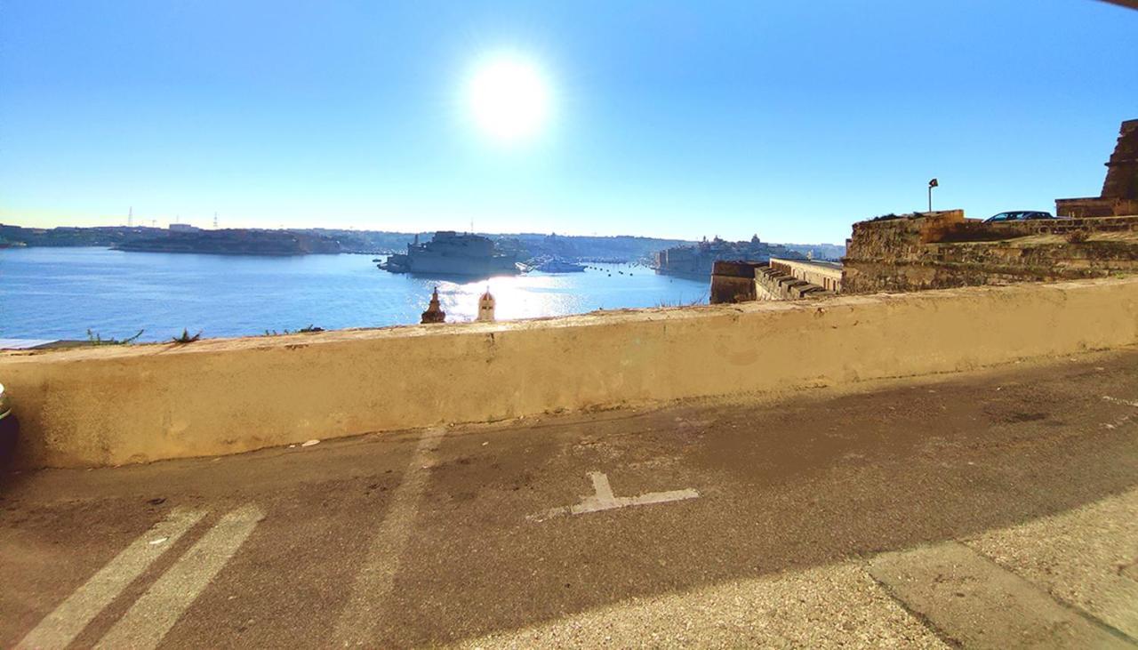 Oasis 22 Savynomad Harbour Residences Wow Views バレッタ エクステリア 写真